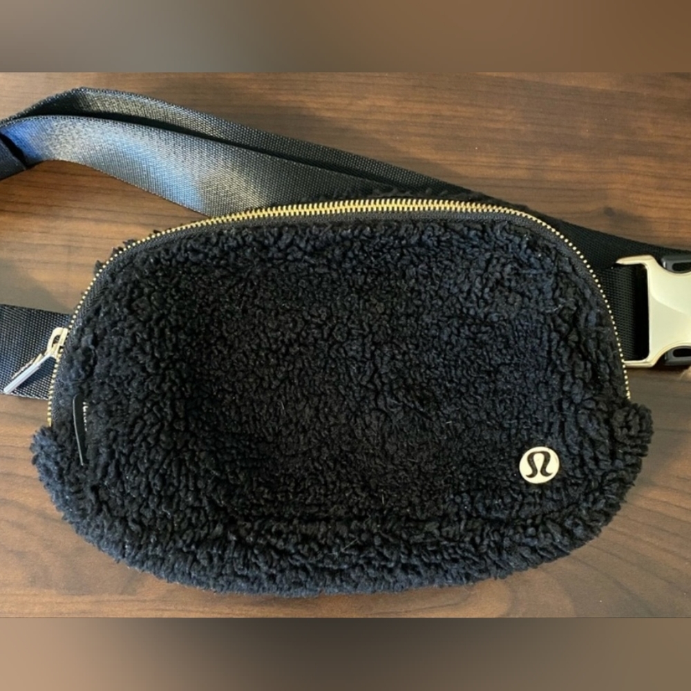 Ladies Lululemon Everywhere Fanny Bag Shopping Vacation Black Adjustable - Picture 2 of 10